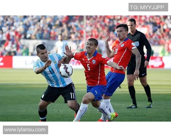 高个子足球球星突破防线上演一条龙进球精彩瞬间震撼全场